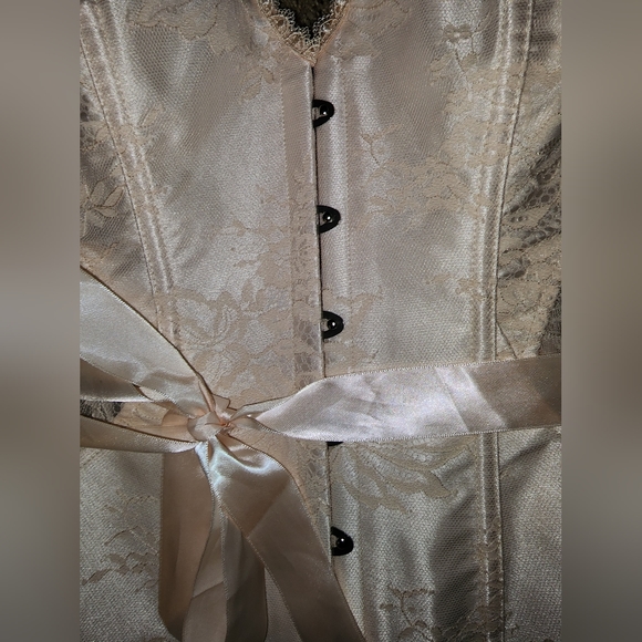 Adore Me Jasmine Unlined Plus Corset - Picture 3 of 4